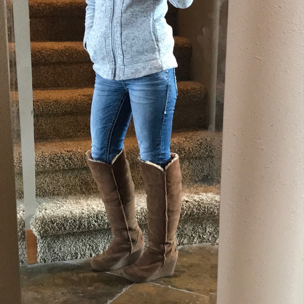 Comfy yet super stylish wedge boots!